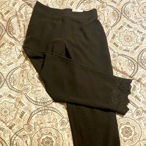 Elle, size XS, straight ankle mid rise crop pants.